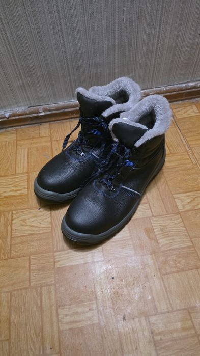 Продам ботинки новые
