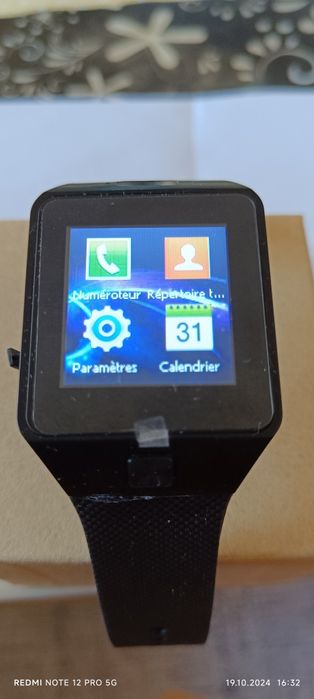 Продавам нов смарт часовник .