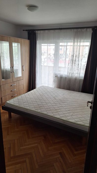 Inchiriez apartament 4 cam Titulescu