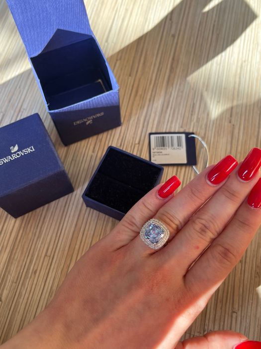 Чисто нов пръстен на Swarovski