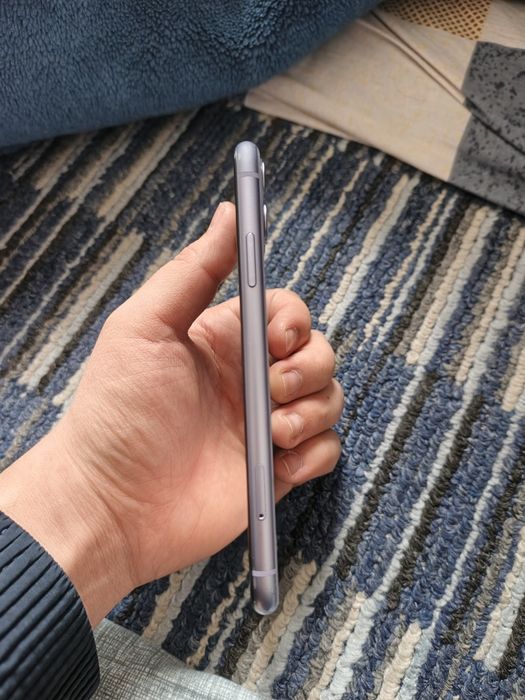 Iphone 11.   128.  70