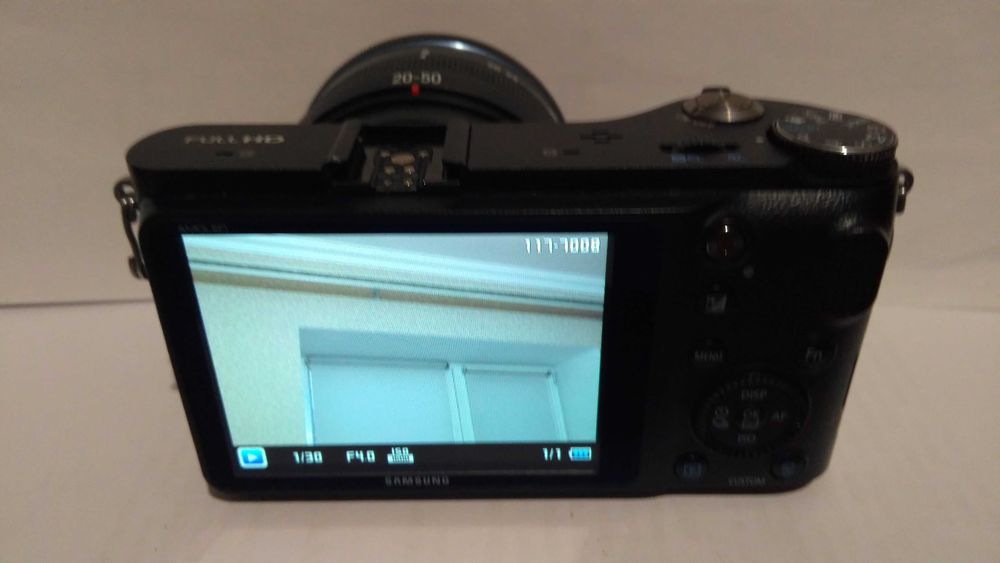 Фотоаппарат Samsung NX200