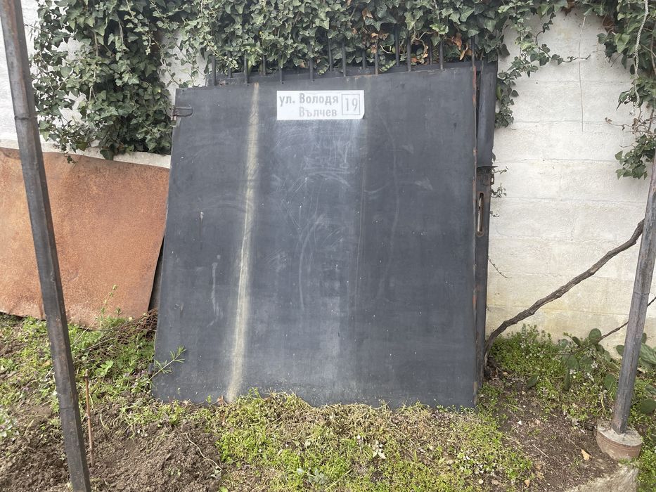 Метални врати- гаражни