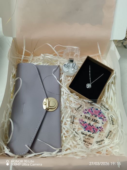 Set elegant -gata de oferit
