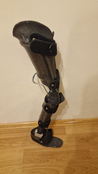 Карбонова шина за крак