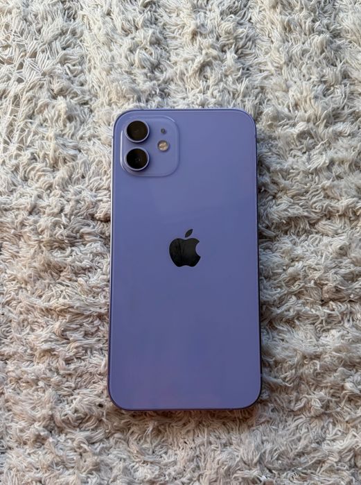 Продавам IPhone 12
