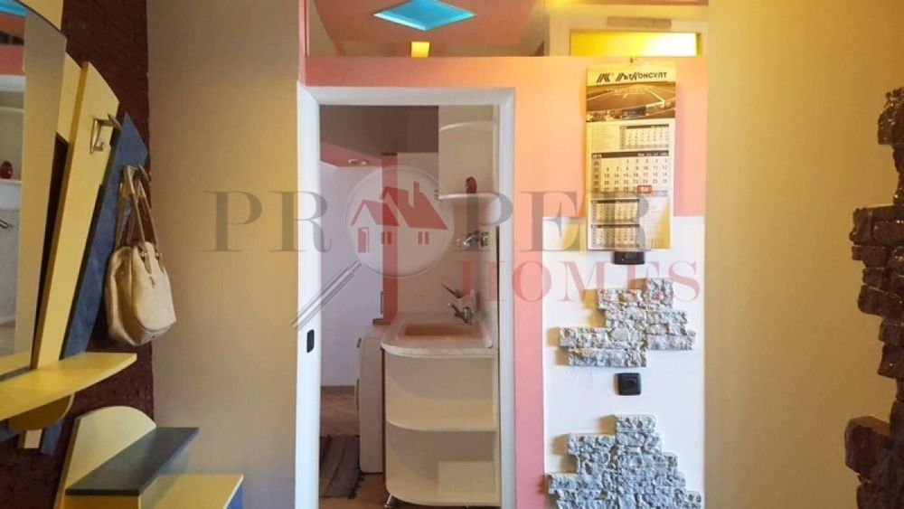 Дава се под наем Тристаен апартамент в Велико Търново, Център - 70 кв.м за 306 € - Снимка #3