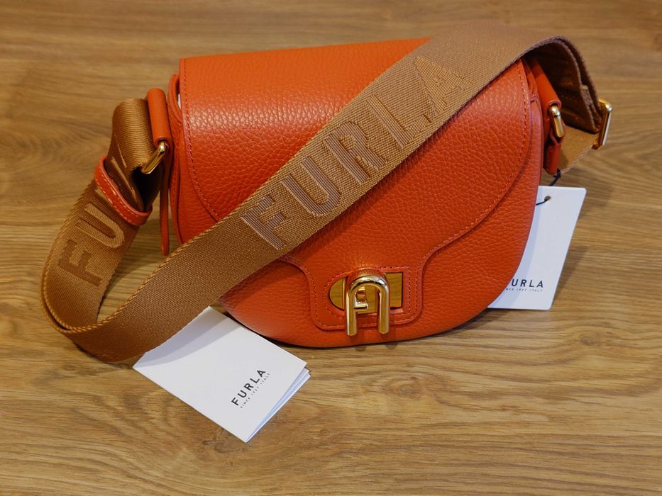 Кожена дамска чанта за рамо FURLA LOTUS