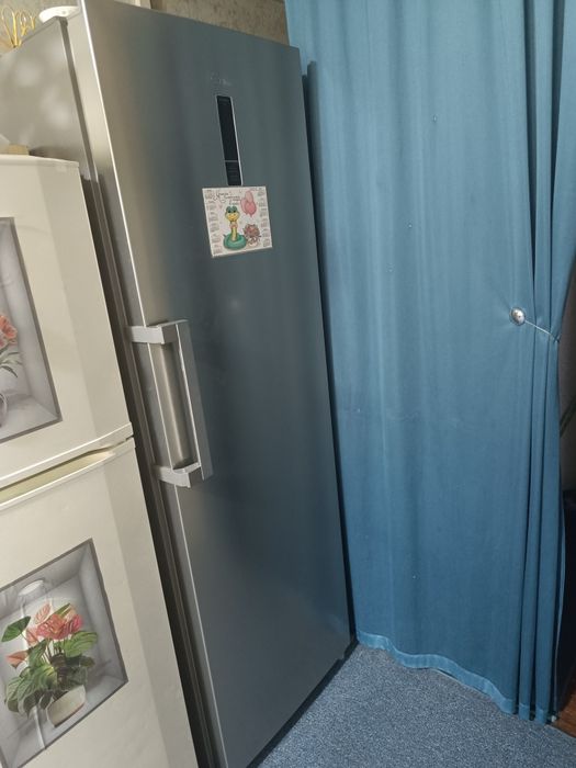 Продаю морозильную камеру ( 2 в 1 ) Midea идеальное состояние.
