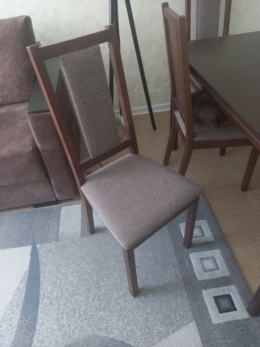 Продам стол и 5 стульев