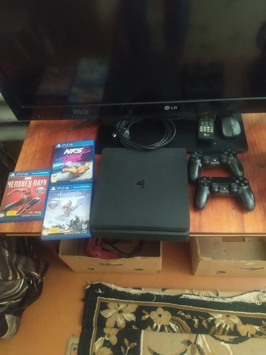 PS4 slim sony playstation 4