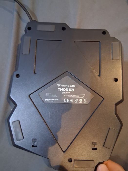 Продавам клавиатура Genesis