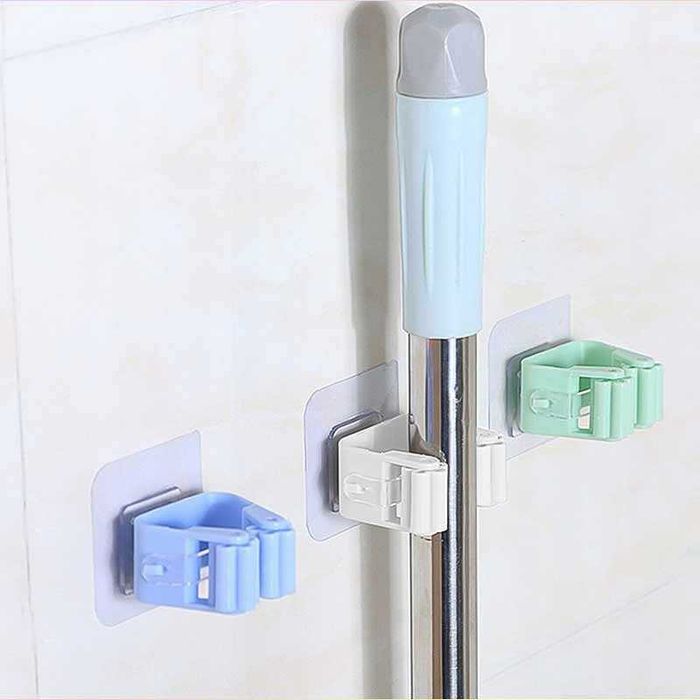 Самозалепваща поставка за метла или моп