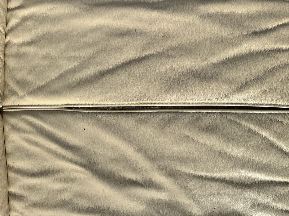 Canapea piele alba
