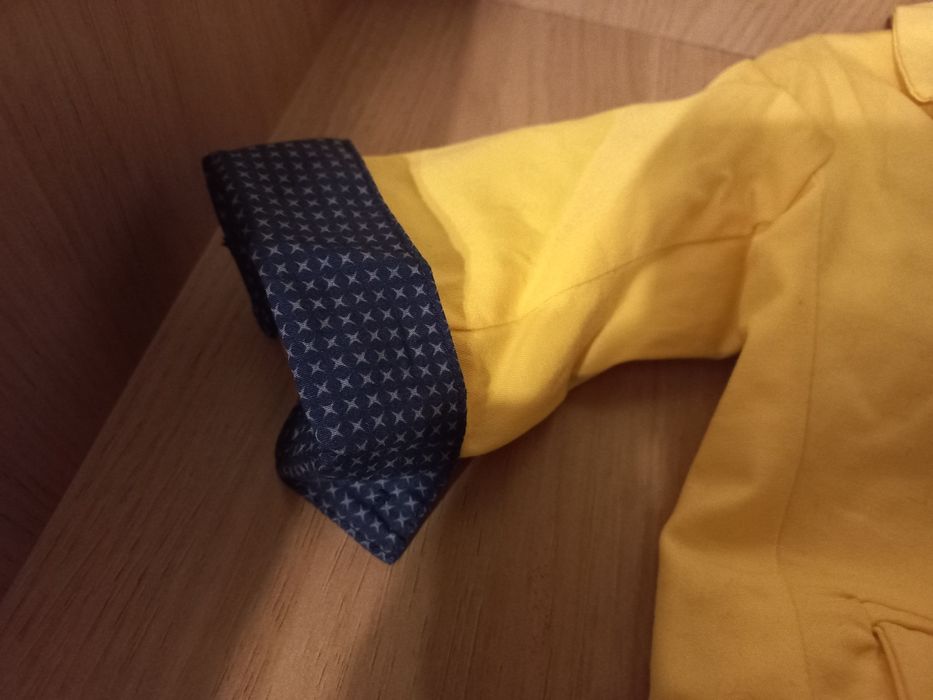 Vând 2 costumase botez