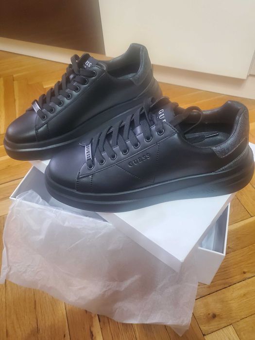 Спортно-елегантни обувки Guess 42 номер