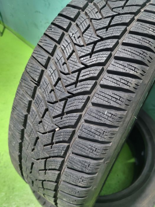 2 бр зимни 205/50/17 Dunlop