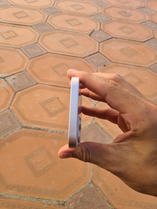 iphone 13.  256GB
