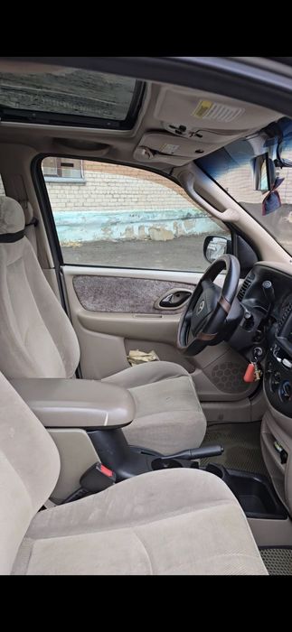 Продам Mazda Tribute  2001