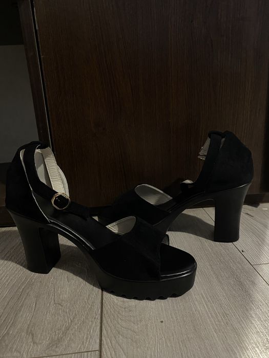Pantofi cu toc dama