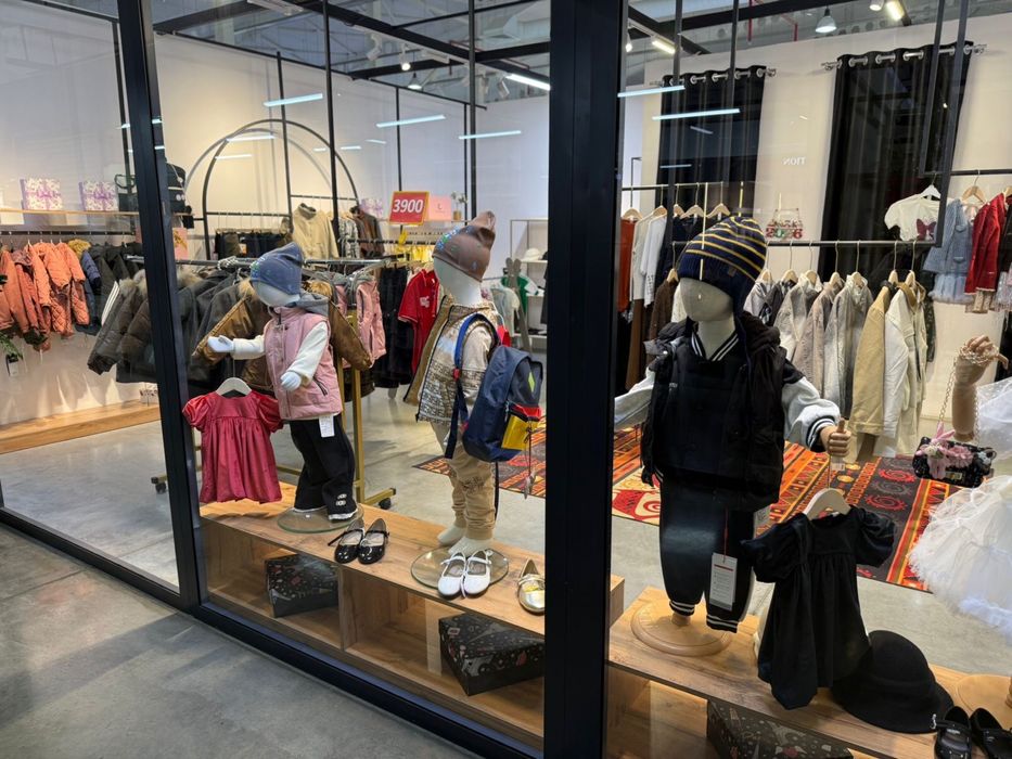 Магазин продаётся вместе с товаром