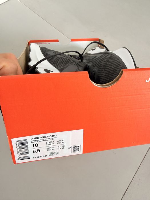 Nike Motiva Black White