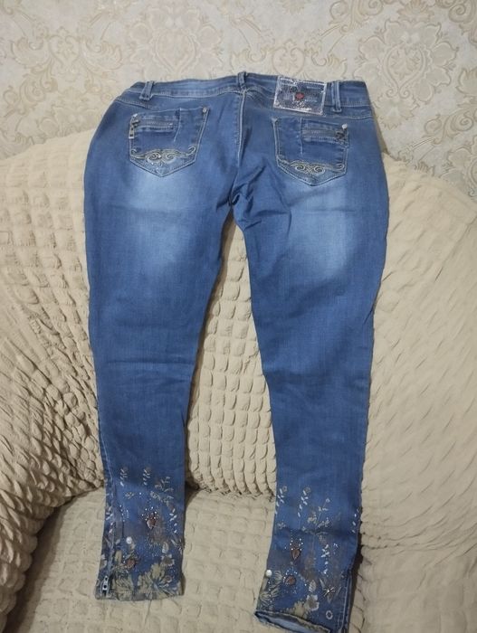 Продам  джинсы новые