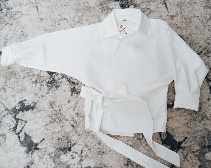 Разбираю гардероб,все вещи фирменные,одеты пару раз.есть новые.р48-50.