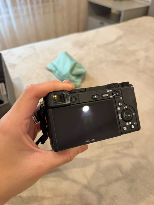 Фотоапарат Sony A6400 + обектив Sony E PZ 16-50mm F3.5-5.6 OSS