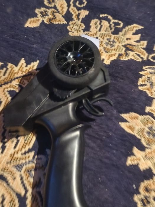 Машинка на пульте управление