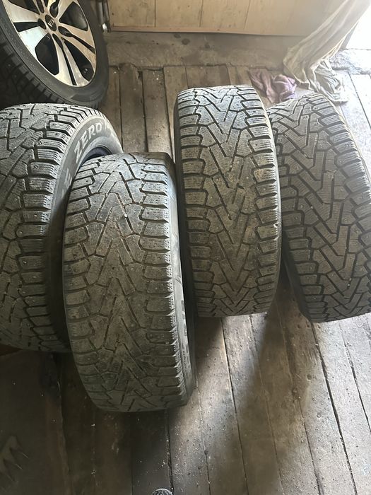 Продам б/у зимние шины на крассовер