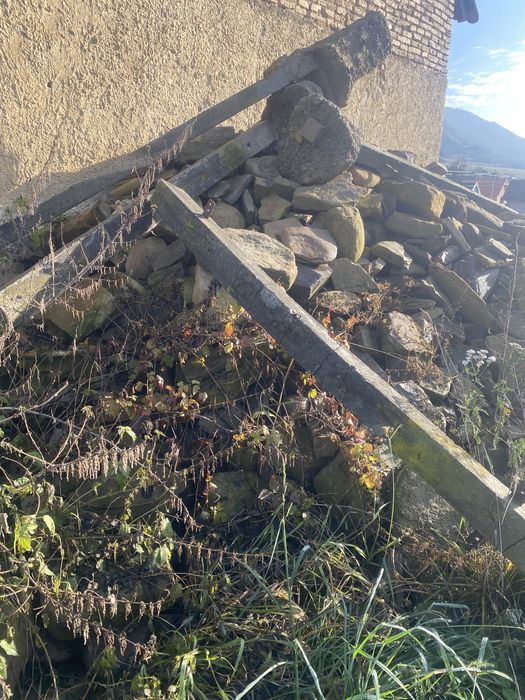 Vând piatră rustică pentru zidit sau pavat!