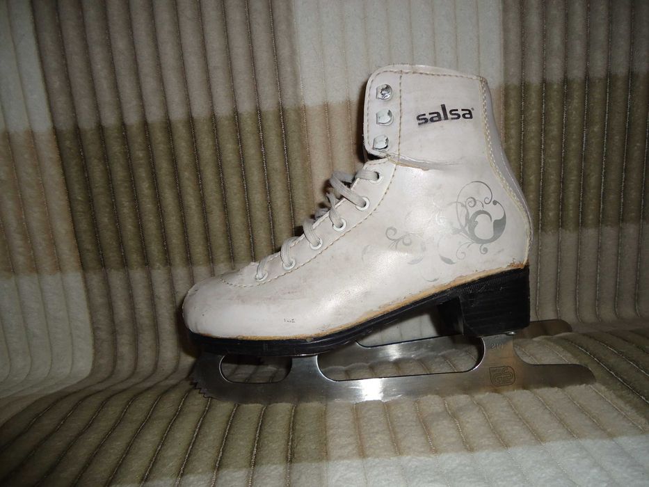 Продам .. коньки .