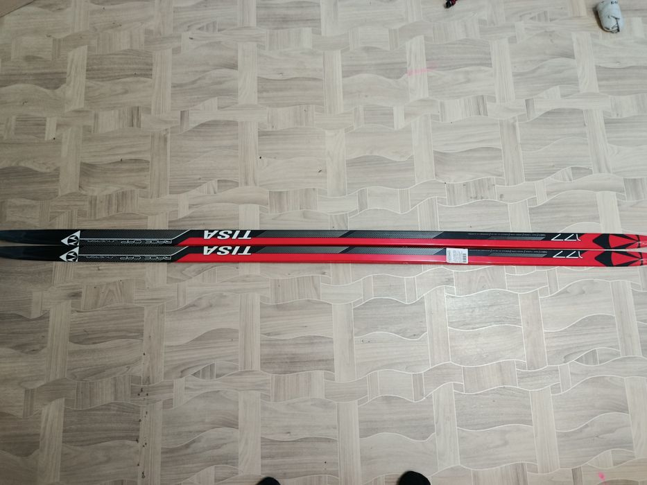 Продам беговые лыжи,палки и ботинки