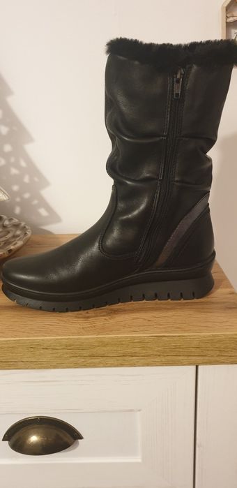 Cizmulite piele negre