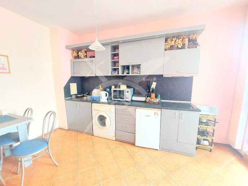 Продава се Двустаен апартамент в к.к. Слънчев бряг - 60 кв.м за 910 €/кв.м - Снимка #3