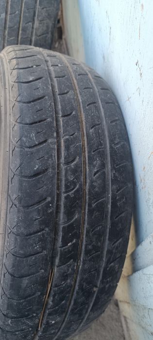 Продам 2 летних шины Nexen
