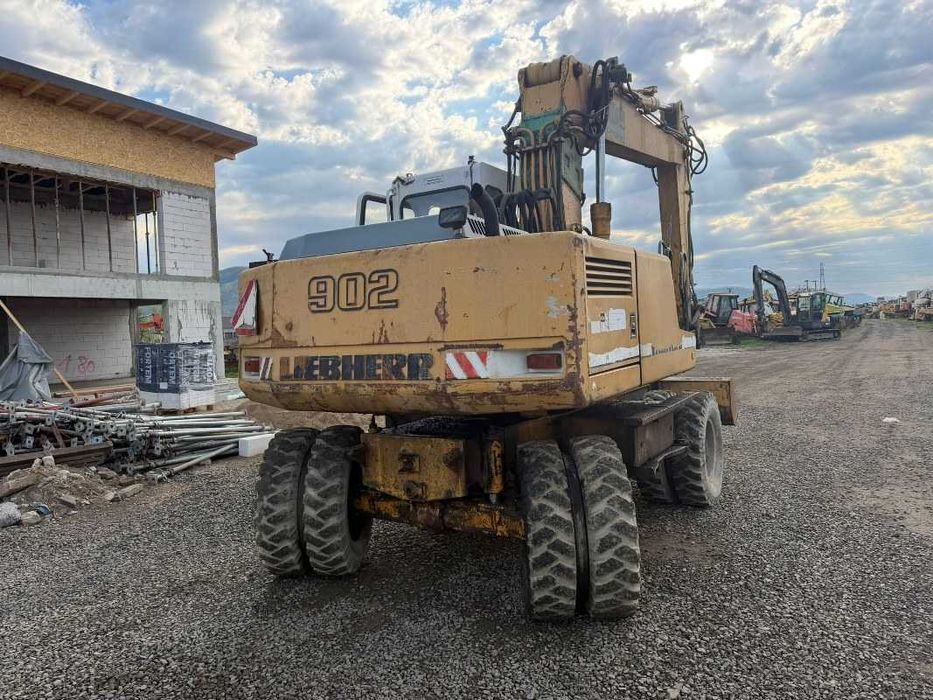 Cilindru hidraulic excavator pe roti Liebherr 902 piese