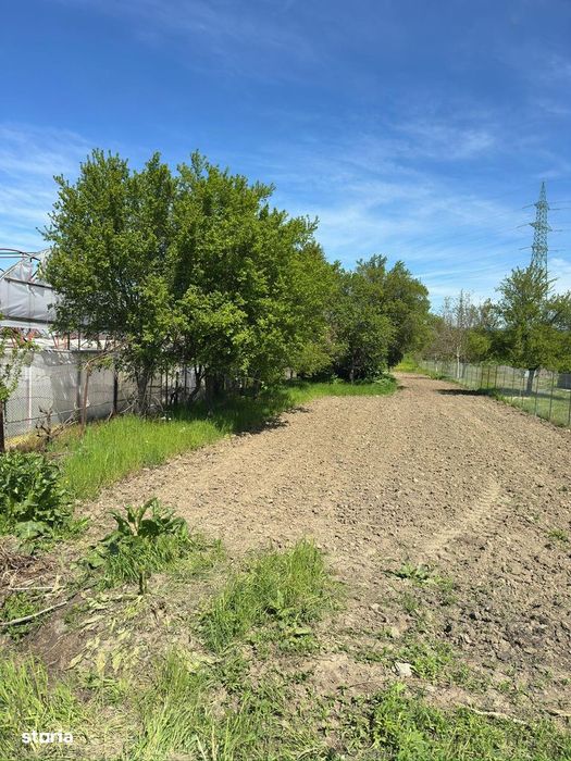 Intravilan IșalnițaApă și canal,posibilitate de c.electric și gaz