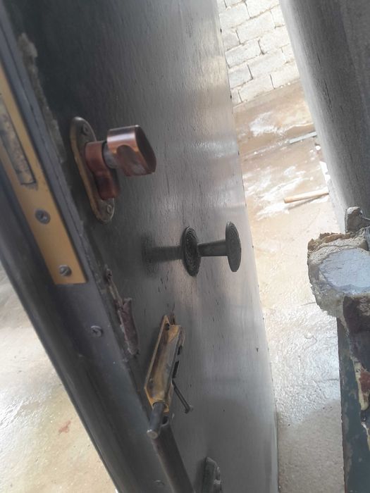 Темір есіктер, выходные двери