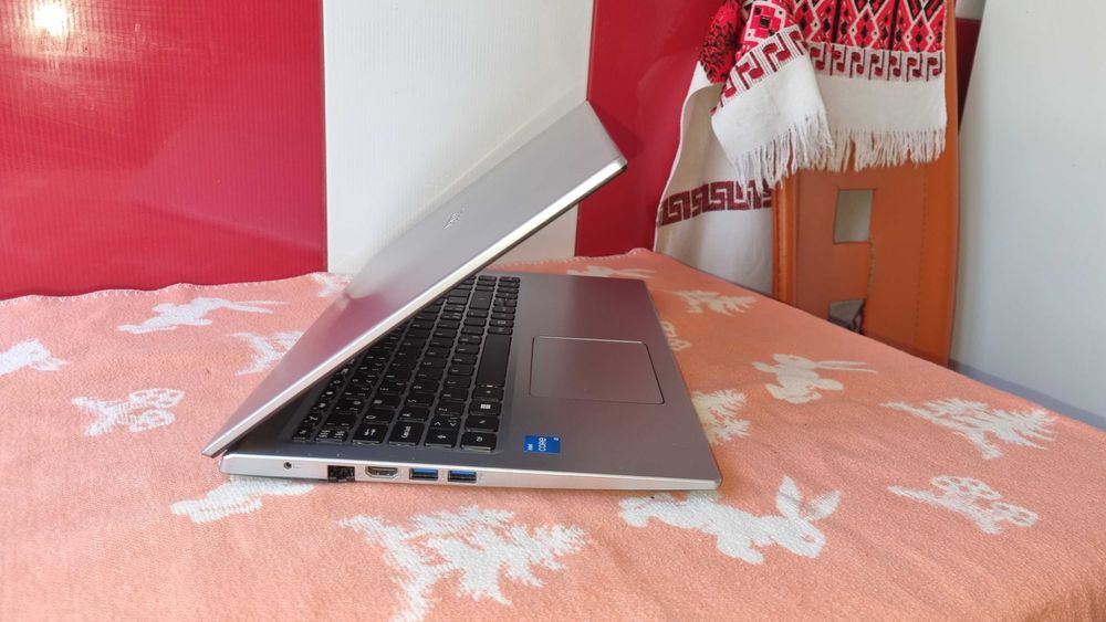 ACER i3 generatia a-11-a = 800 lei
