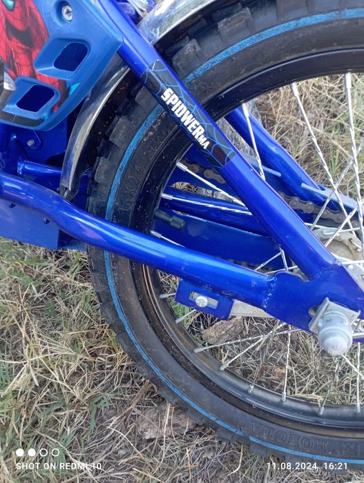 Продавам детско колело 16 с помощни колела