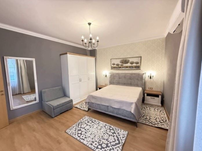 Дава се под наем Тристаен апартамент в София, Център - 120 кв.м за 2223.09 € - Снимка #4