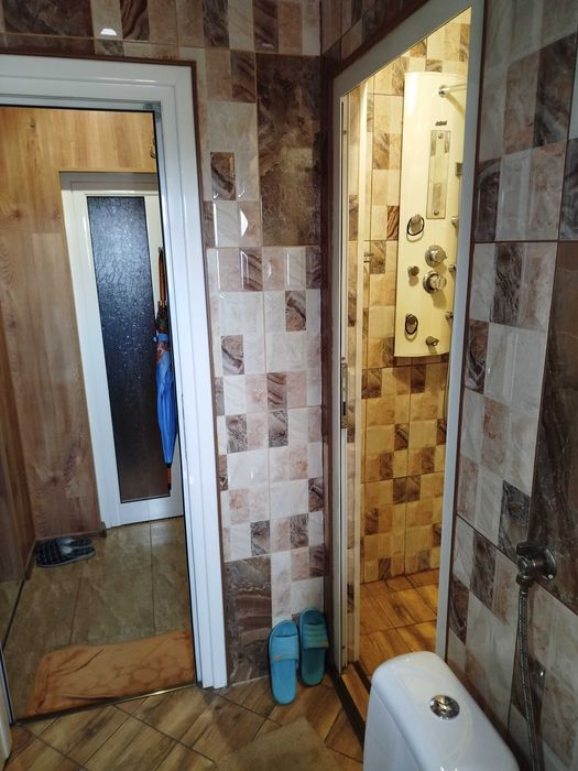 Продавам двустаен апартамент,център