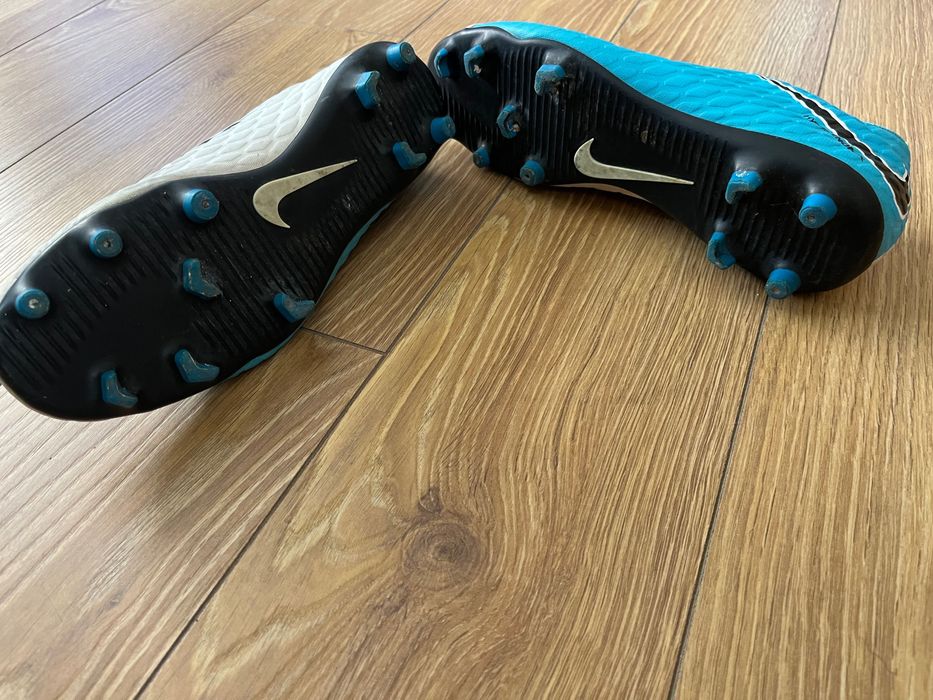 Оригинални бутонки на Nike