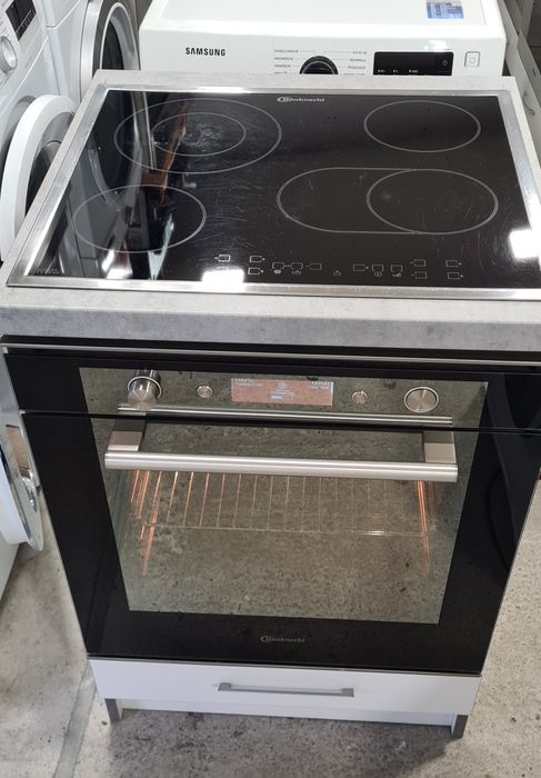 Фурна за вграждане Bauknecht 73л Клас А