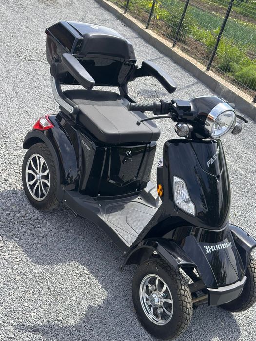 Scuter/carucior electric pentru varstnici sau persoane cu dizabilitati