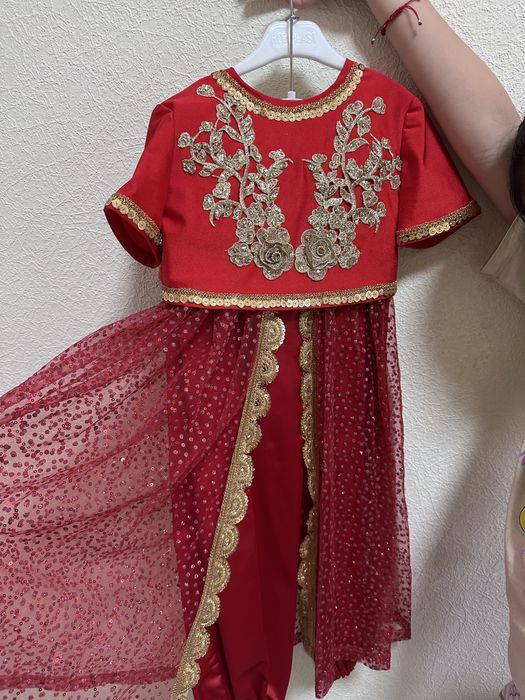 Продаются костюмы