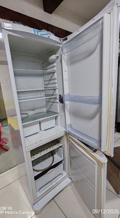 Холодильник двух камерный