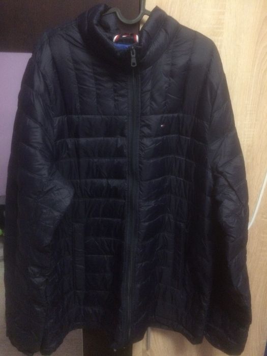Продавам яке Tommy Hilfiger XL LT